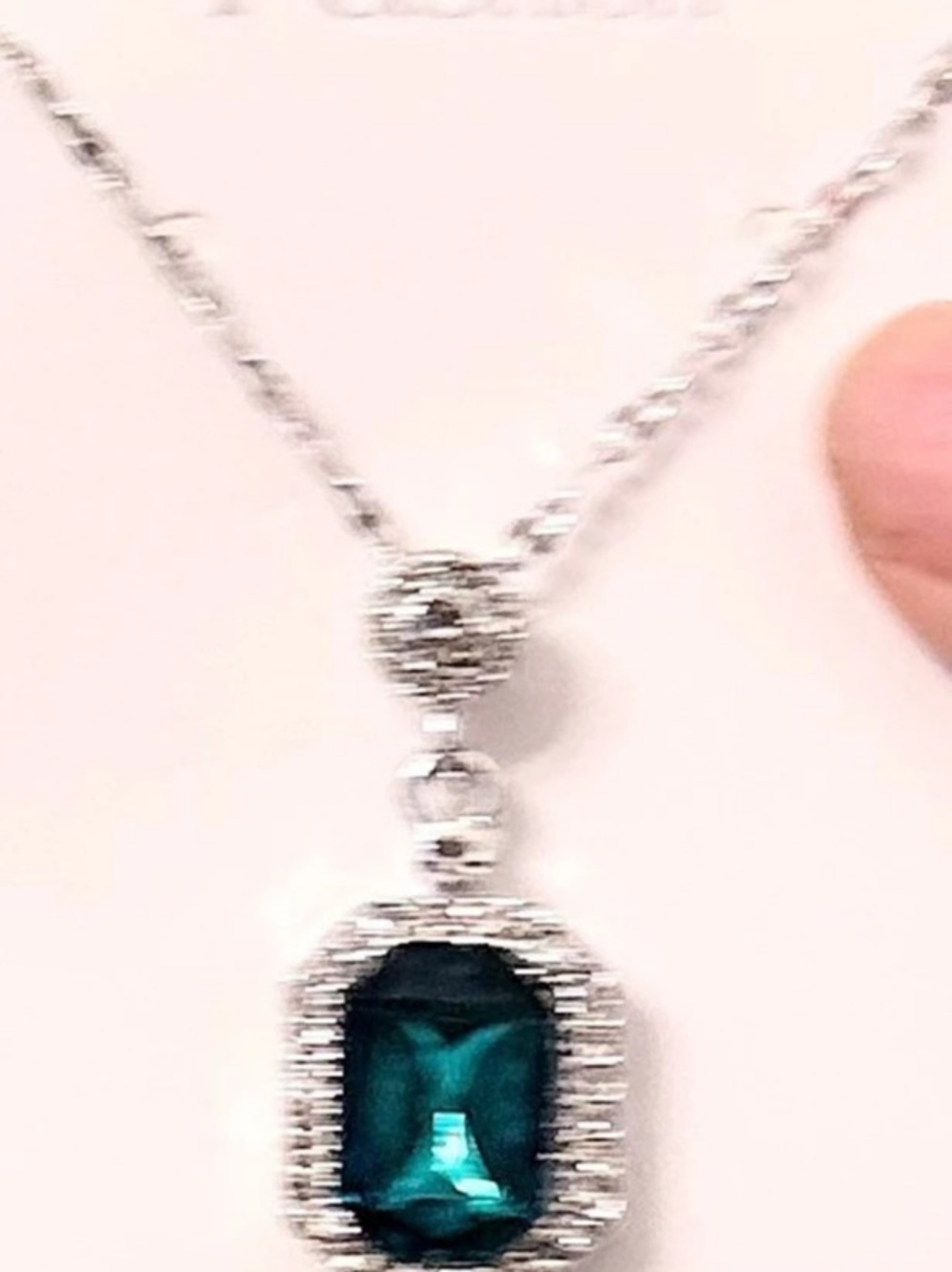 Emerald  Pendant Necklace NWT